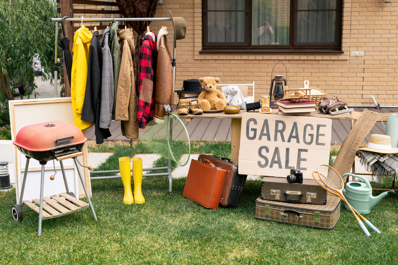 Nobody at garage sale